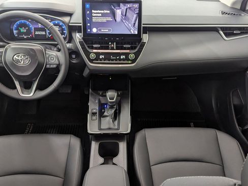 Used 2026 Toyota Corolla Cross XLE image 15