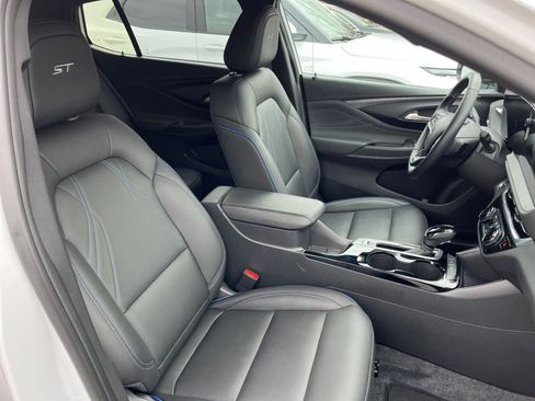 Used 2025 Buick Envista Sport Touring image 35