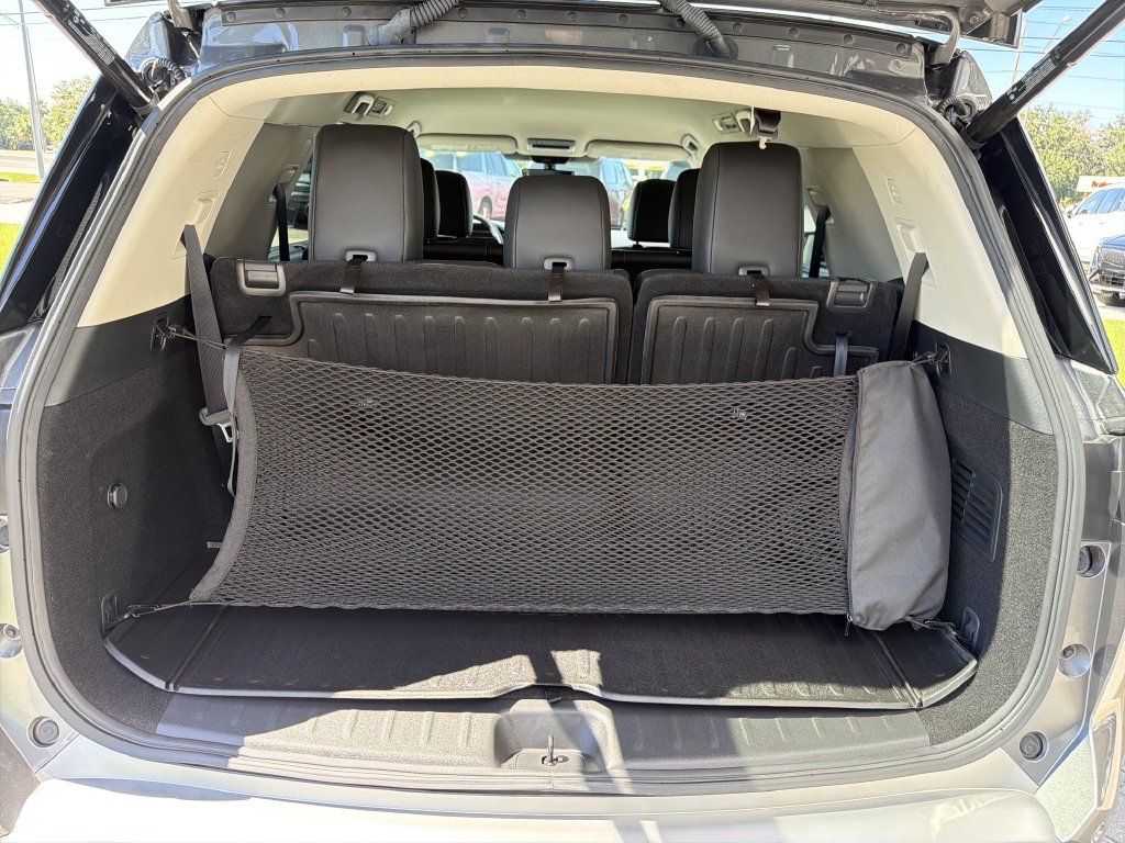 Used 2023 Nissan Pathfinder SL w/ Lighting Package (N92) AWD/4WD image 14