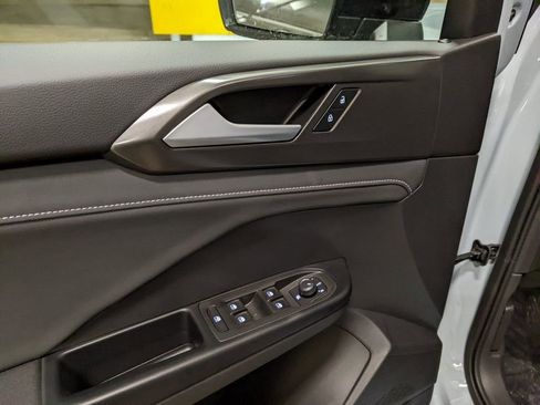 New 2026 Volkswagen Taos SE image 10