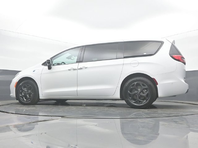 Used 2024 Chrysler Pacifica Limited FWD image 48