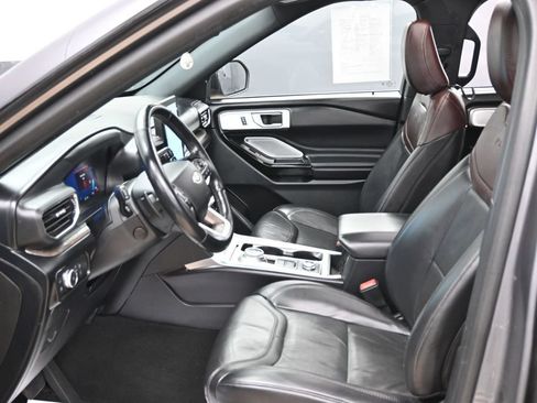 Used 2021 Ford Explorer Platinum w/ Premium Technology Package AWD/4WD image 16