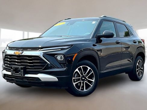 Used 2025 Chevrolet TrailBlazer LT AWD/4WD image 3