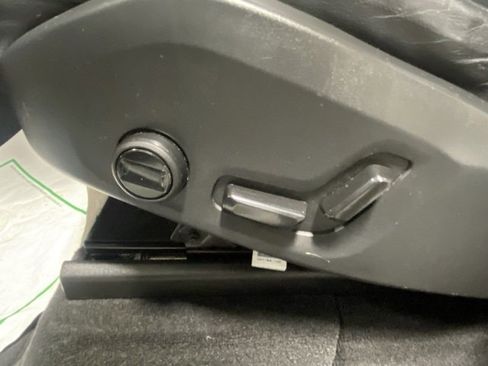 Used 2023 Volvo XC90 B5 Core image 12