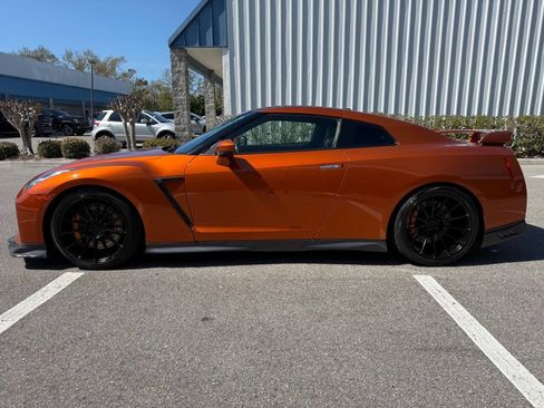 Used 2017 Nissan GT-R Premium image 3