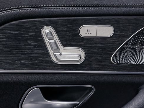 Certified 2026 Mercedes-Benz GLS 450 4MATIC image 28