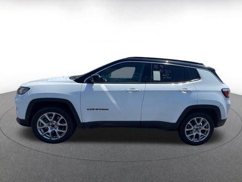 Used 2025 Jeep Compass Limited AWD/4WD image 4