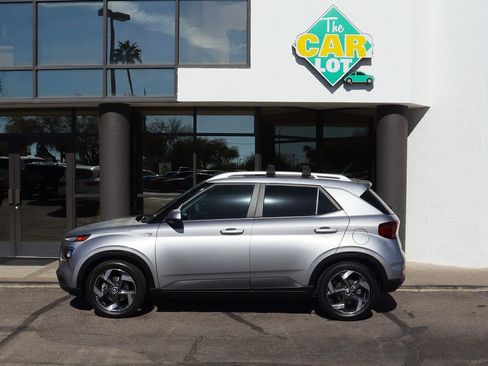 Used 2023 Hyundai Venue SEL image 8