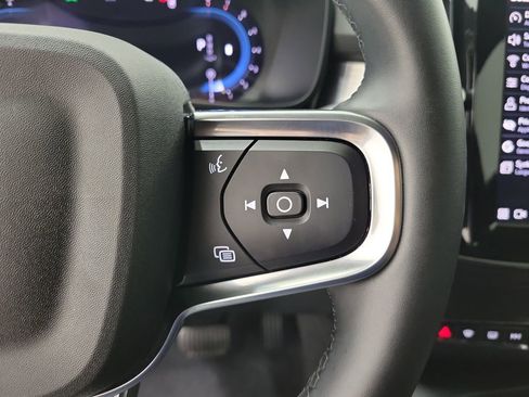 Certified 2024 Volvo XC40 B5 Core image 24