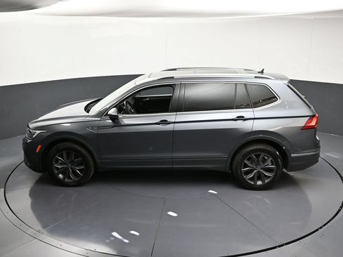 Used 2022 Volkswagen Tiguan SE AWD/4WD image 17