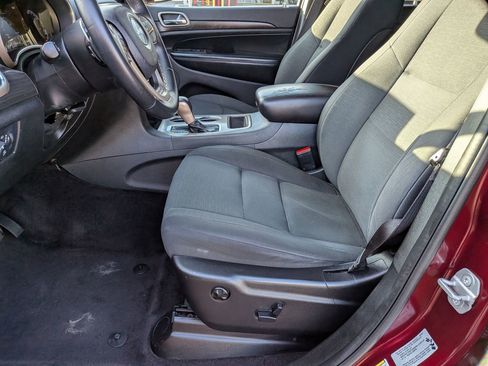 Used 2017 Jeep Grand Cherokee Laredo w/ Quick Order Package 2BE image 11