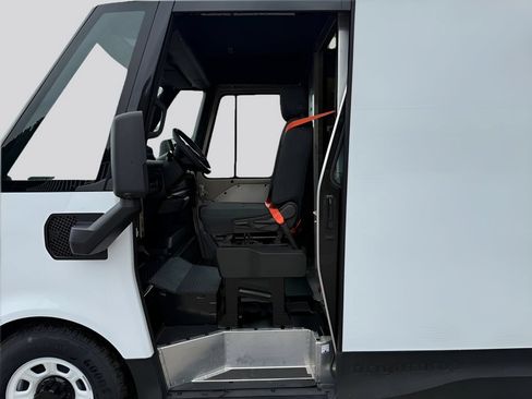 Used 2024 Chevrolet Brightdrop 600 w/ Commercial Equipment Package AWD/4WD image 28