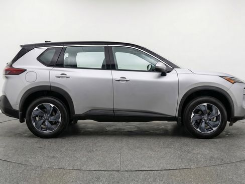 Used 2025 Nissan Rogue SV image 11