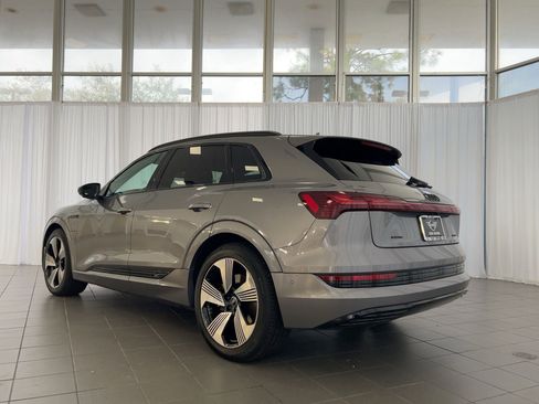 Used 2022 Audi e-tron Premium Plus w/ Premium Plus Package image 3
