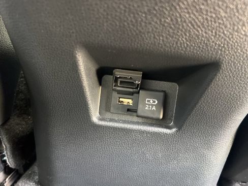 Used 2022 Toyota Venza XLE AWD/4WD image 48