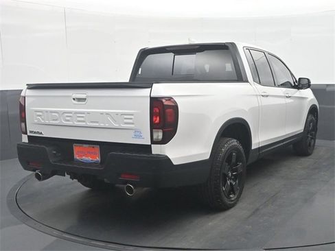 Used 2025 Honda Ridgeline Black Edition image 7