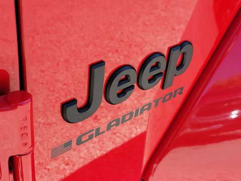 Used 2024 Jeep Gladiator Sport image 8