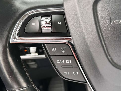 Certified 2023 Lincoln Nautilus Reserve w/ Luxury Package image 22