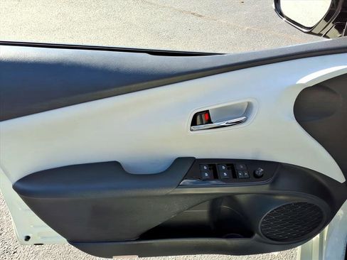 Used 2018 Toyota Prius Four image 15