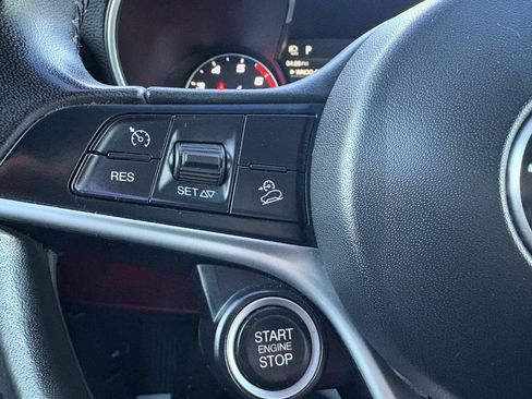 Used 2018 Alfa Romeo Stelvio AWD image 33