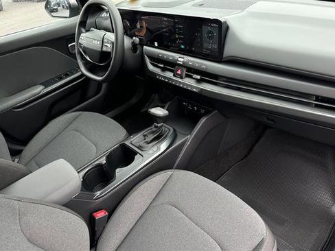 New 2025 Kia K4 LXS image 17