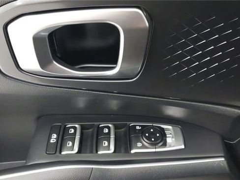 Used 2024 Kia Sorento S image 17
