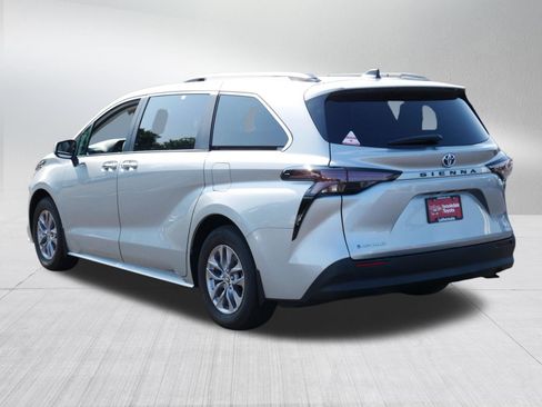 Certified 2025 Toyota Sienna XLE w/ XLE Plus Package AWD/4WD image 5