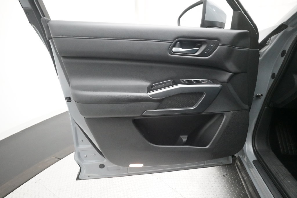 Used 2022 Nissan Pathfinder SL AWD/4WD image 27