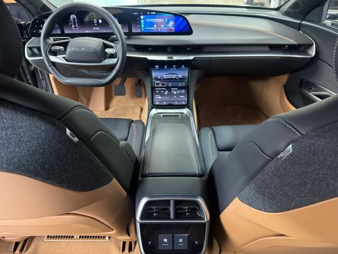 Used 2024 Lucid Air Touring image 10