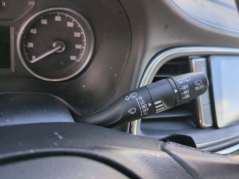 Used 2019 Buick Enclave Essence image 29