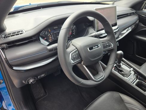 Used 2025 Jeep Compass Latitude w/ Altitude Special Edition AWD/4WD image 10