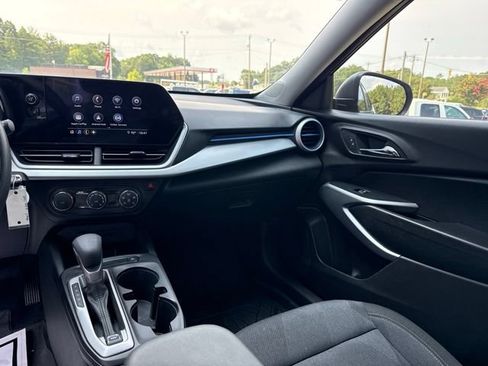 Used 2025 Chevrolet Trax LS w/ Driver Confidence Package FWD image 18