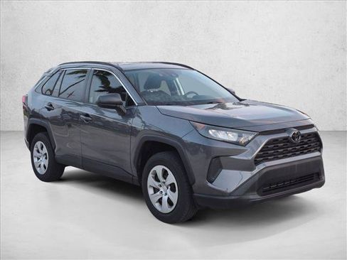 Used 2021 Toyota RAV4 LE FWD image 3