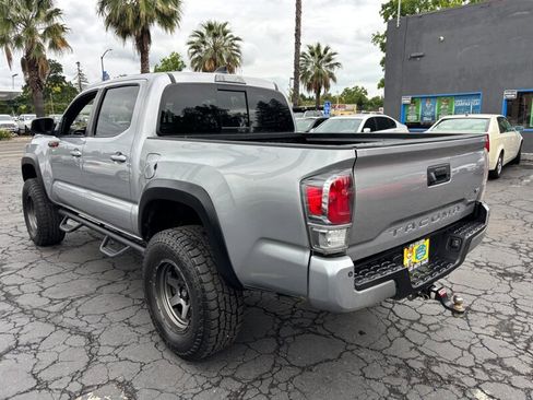 Used 2021 Toyota Tacoma TRD Off-Road w/ TRD Premium Off Road Package AWD/4WD image 7