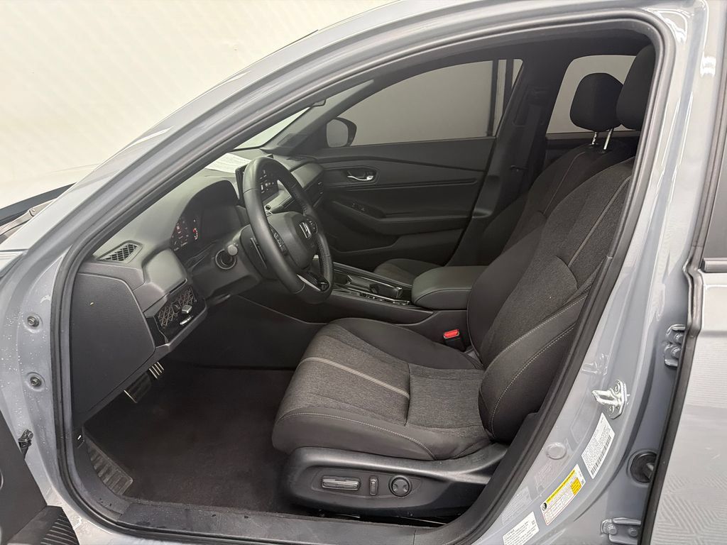 Used 2025 Honda Accord Sport image 9