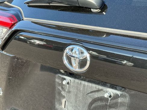 Used 2025 Toyota RAV4 XLE AWD/4WD image 9
