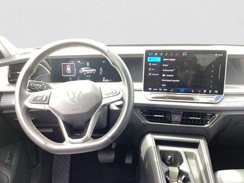 Used 2026 Volkswagen Tiguan SE AWD/4WD image 9