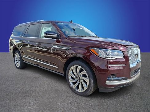 New 2024 Lincoln Navigator L Reserve image 2