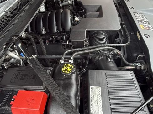 Used 2016 Chevrolet Suburban LS RWD image 38