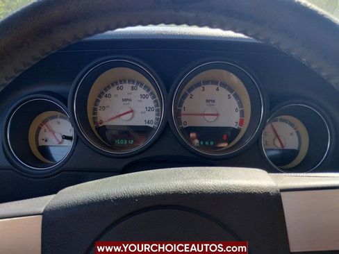 Used 2010 Dodge Challenger SE image 19