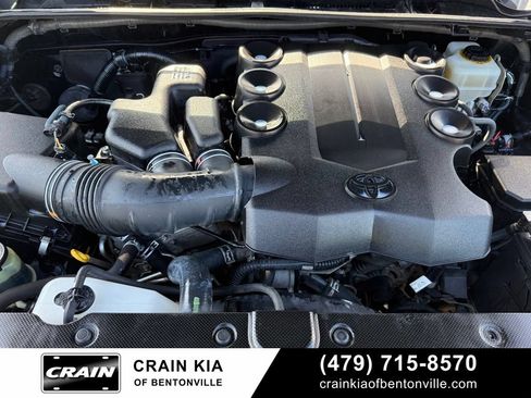 Used 2017 Toyota 4Runner SR5 AWD/4WD image 35