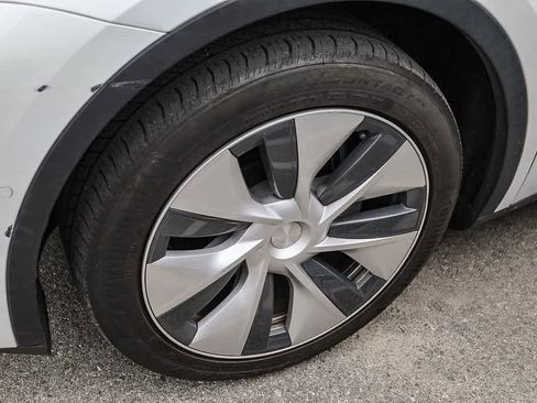 Used 2020 Tesla Model Y Long Range image 8