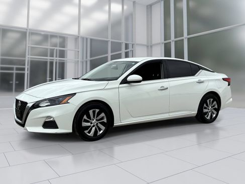 Used 2022 Nissan Altima 2.5 S FWD image 2