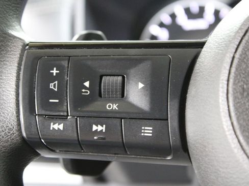 Used 2022 Nissan Rogue SV image 31