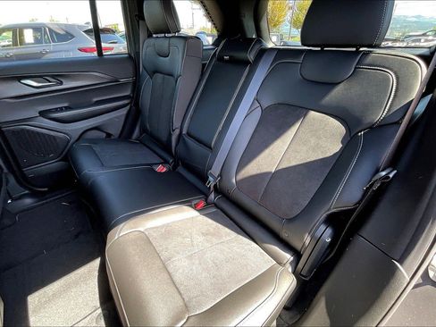 New 2025 Jeep Grand Cherokee Altitude AWD/4WD image 11