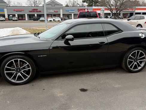 Used 2021 Dodge Challenger R/T w/ Plus Package image 10