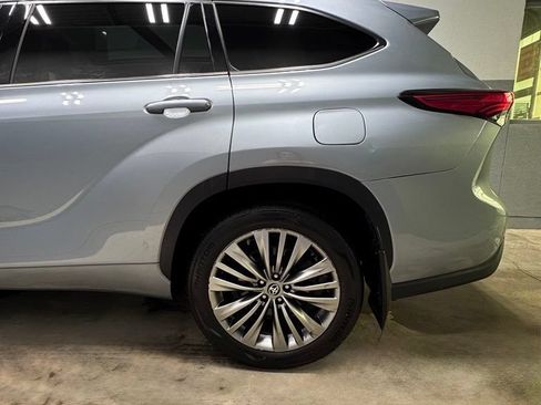 Used 2021 Toyota Highlander Platinum AWD/4WD image 5