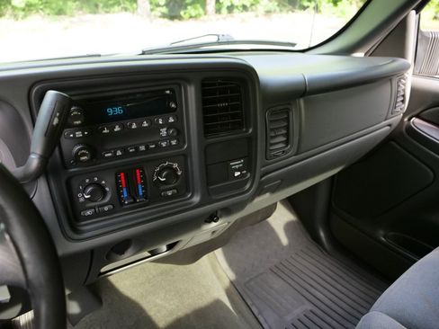 Used 2004 Chevrolet Silverado 2500 LS RWD image 8