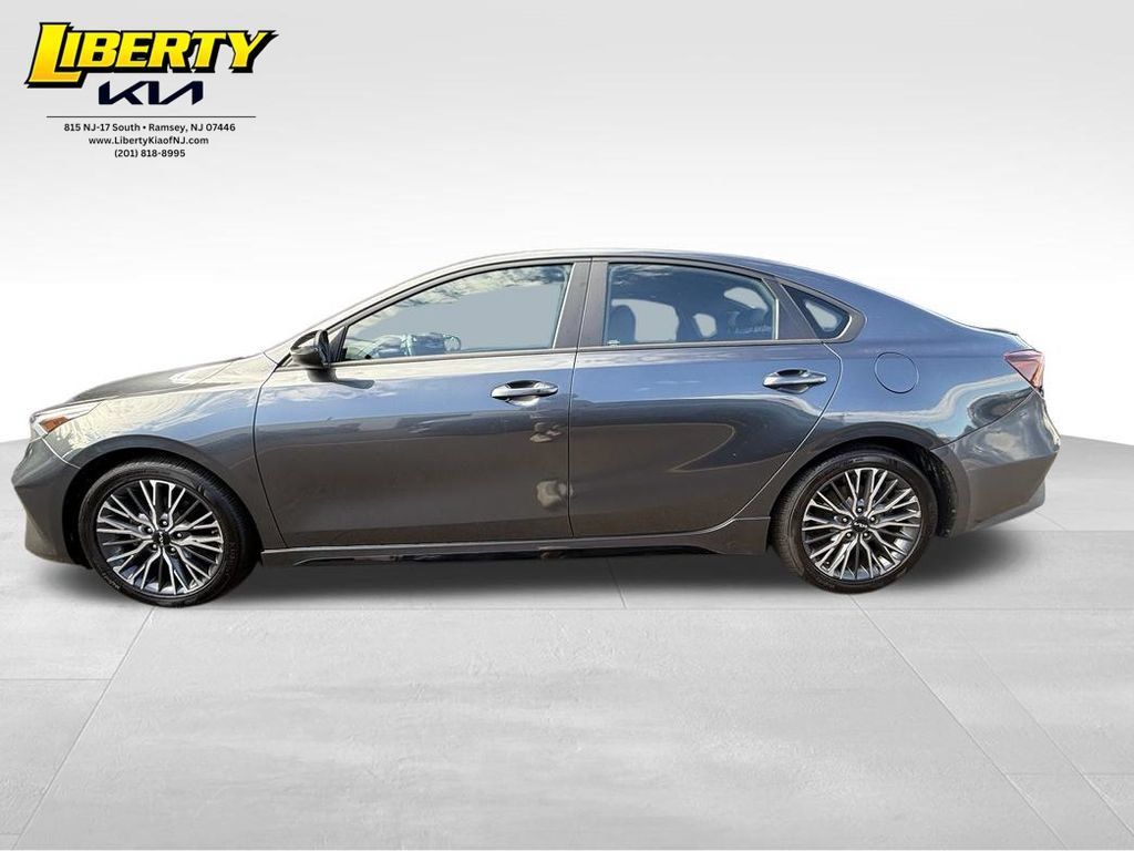 Used 2023 Kia Forte GT-Line w/ GT-Line Premium Package FWD image 4