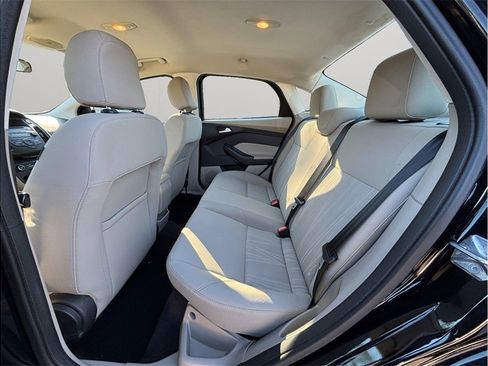 Used 2016 Ford Focus SE w/ SE Sport Package image 27